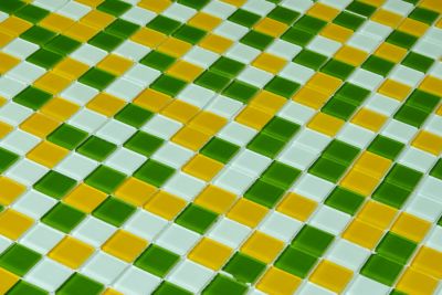 Мозаика Pixel mosaic PIX012 из стекла 30x30 белая / зеленая / оранжевая глянцевая под камень, чип 25x25 мм квадратный